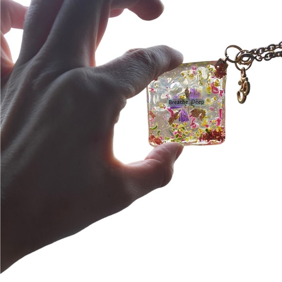 Breathe Deep OM Floral Resin Car Rear View Mirror Key Chain Purse Accessories - Picture 11 of 11